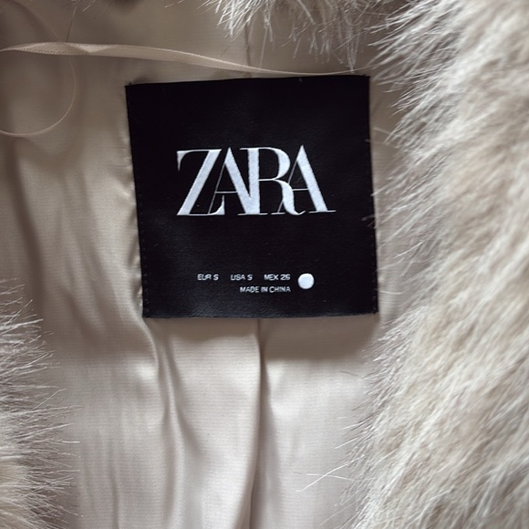 Zara - Picture 2 of 4